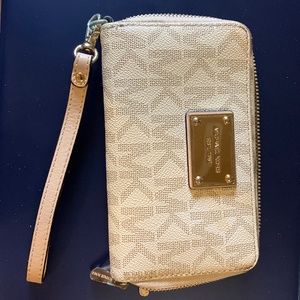Michael Kora wallet